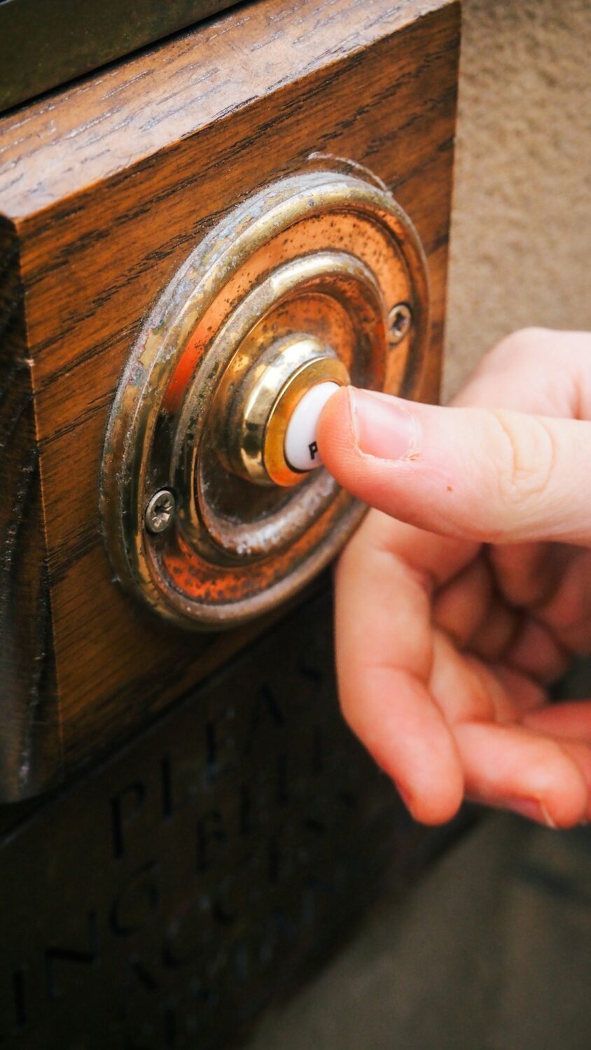 ringing doorbell, to visualize cps visiting home in article about what cps can and cannot do