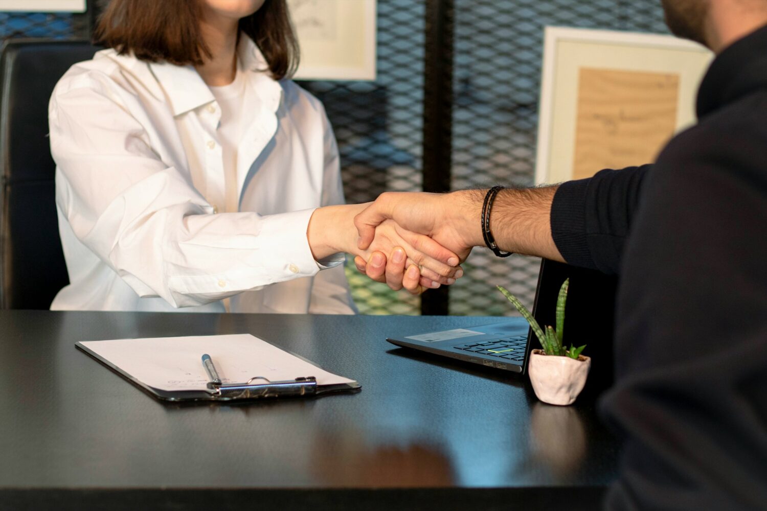 image portraying agreement for article about how to make a child custody agreement without court